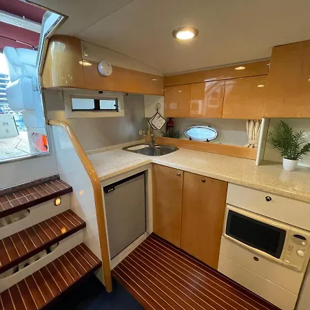 Botel Cozy Yacht In Barcelona With Boat Tour Option *