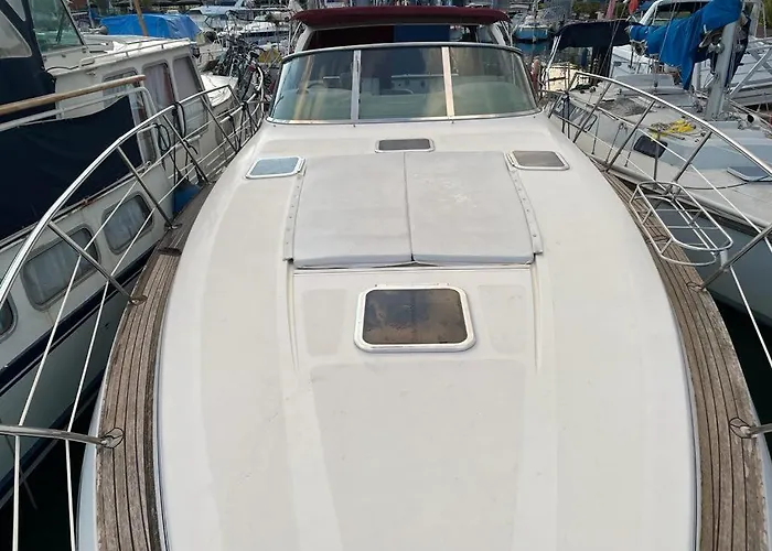 Cozy Yacht In Barcelona With Boat Tour Option 보트호텔