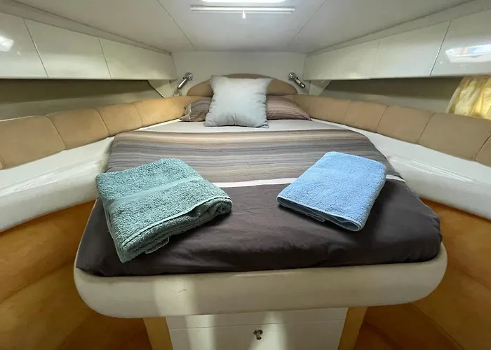 Cozy Yacht In Barcelona With Boat Tour Option 보트호텔